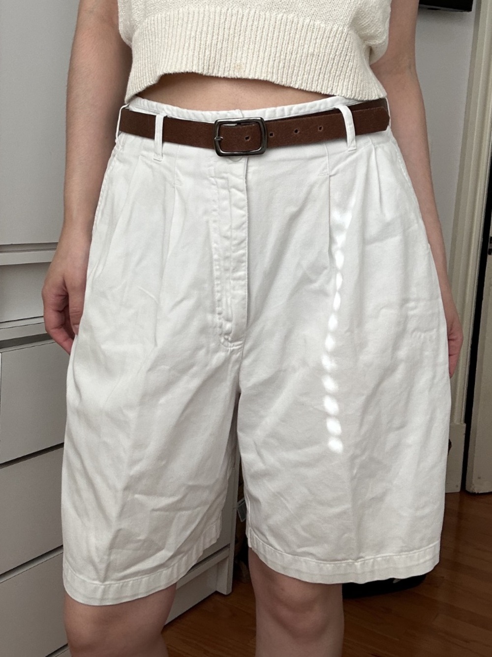 Vintage 90s GAP Women’s White Pleated Baggy Shorts